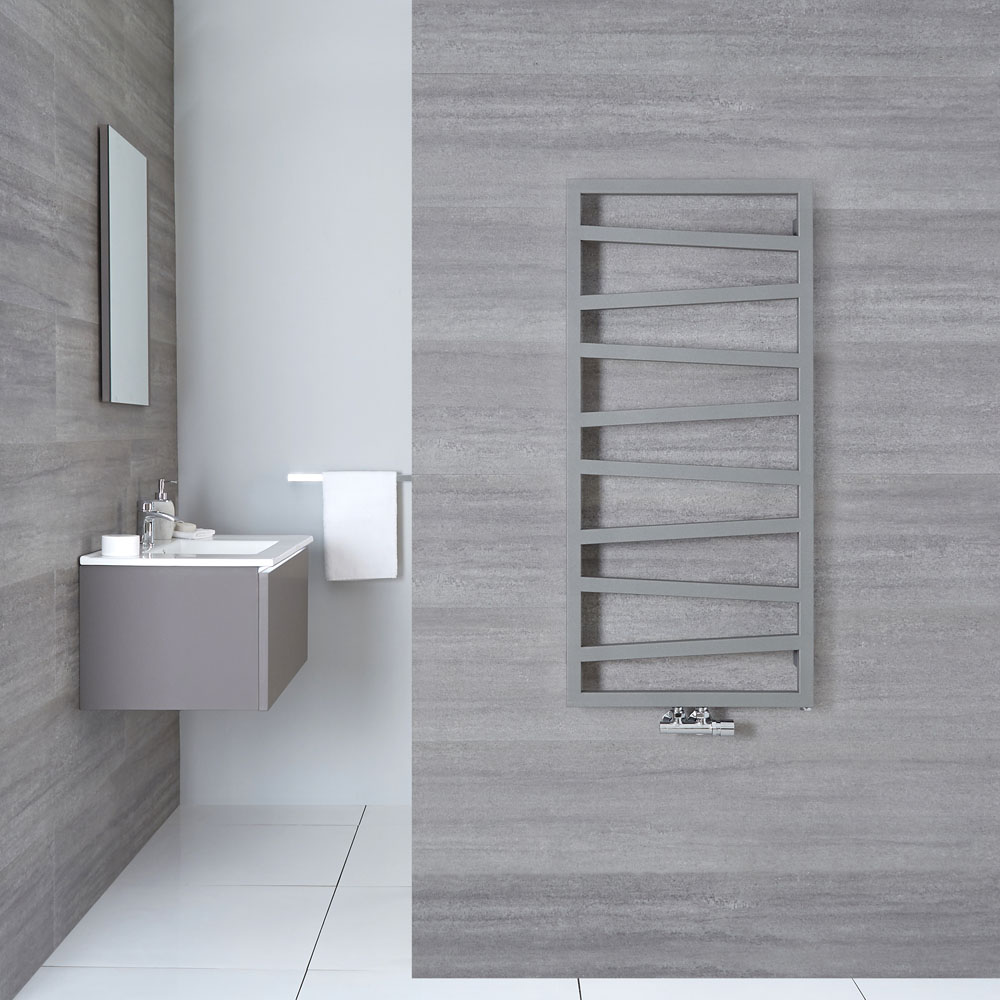 Radiador Toallero de Diseño Vertical Con Conexión Central - Plateado - 1070mm x 500mm x 30mm - 514 Vatios - Torun