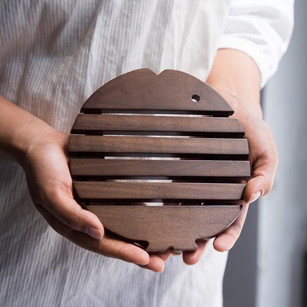 Mats & Pads 1Pc Wood Table Mat Pad Heat Resistant Dining Placemat Creative Fish Shape Mug Place Kitchen Accessories